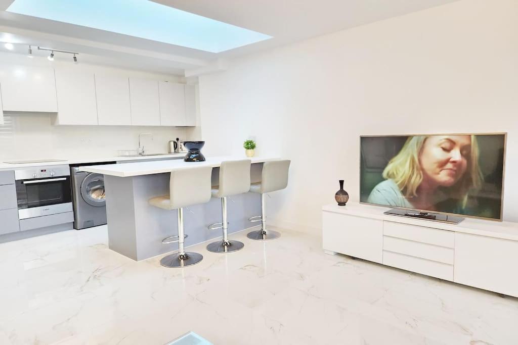 Paradigm House, Stunning 2-Bedroom Apartment 1, Free Parking, Oxford Eksteriør billede