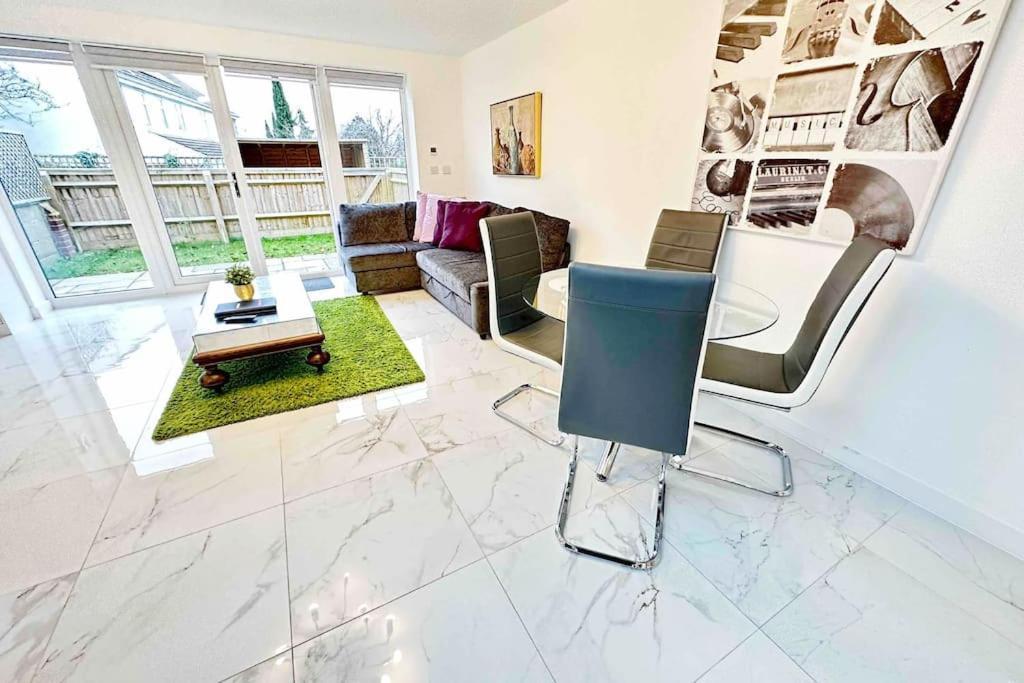 Paradigm House, Stunning 2-Bedroom Apartment 1, Free Parking, Oxford Eksteriør billede