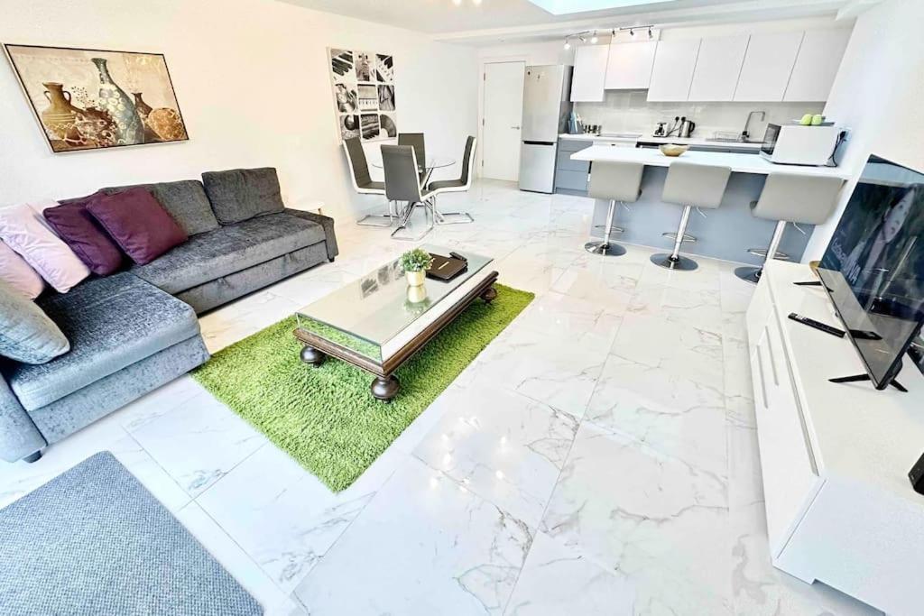 Paradigm House, Stunning 2-Bedroom Apartment 1, Free Parking, Oxford Eksteriør billede