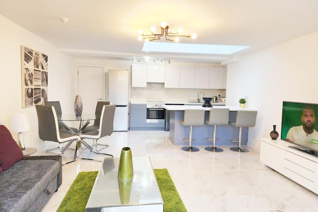 Paradigm House, Stunning 2-Bedroom Apartment 1, Free Parking, Oxford Eksteriør billede