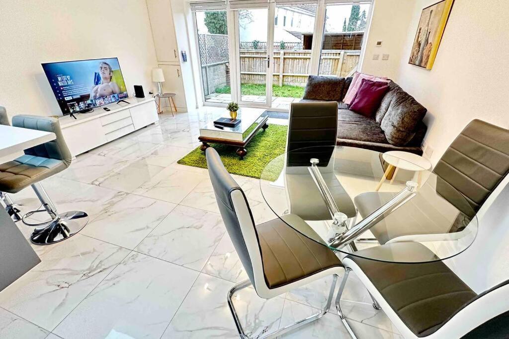 Paradigm House, Stunning 2-Bedroom Apartment 1, Free Parking, Oxford Eksteriør billede